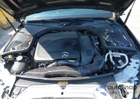 2021 Mercedes-Benz C 300 Sedan z USA, uszkodzony, nr VIN W1KWF8DB1MR609558